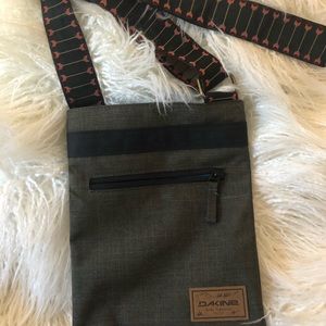 Crossbody Dakine purse